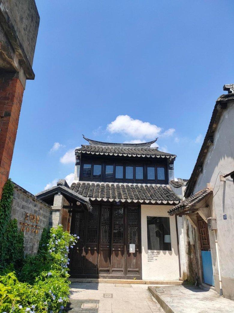 逃离洁白的宾馆